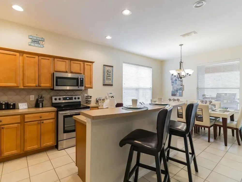 Outdoor Kitchen, Private Pool & Spa, Games Room !!