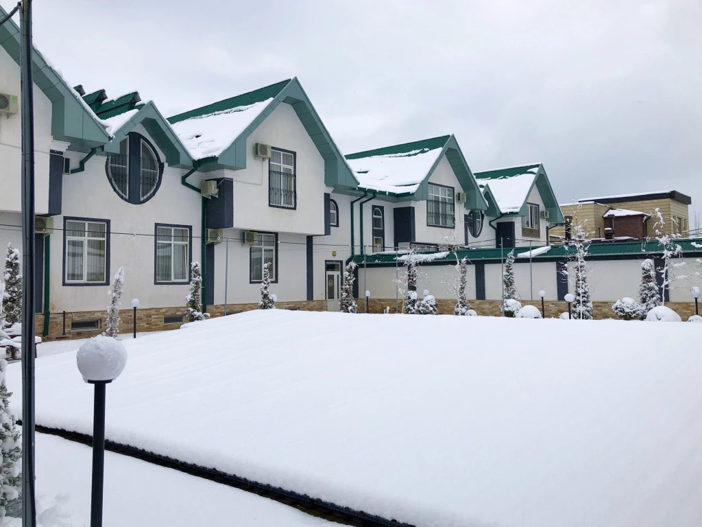 Lake House Resort hotel