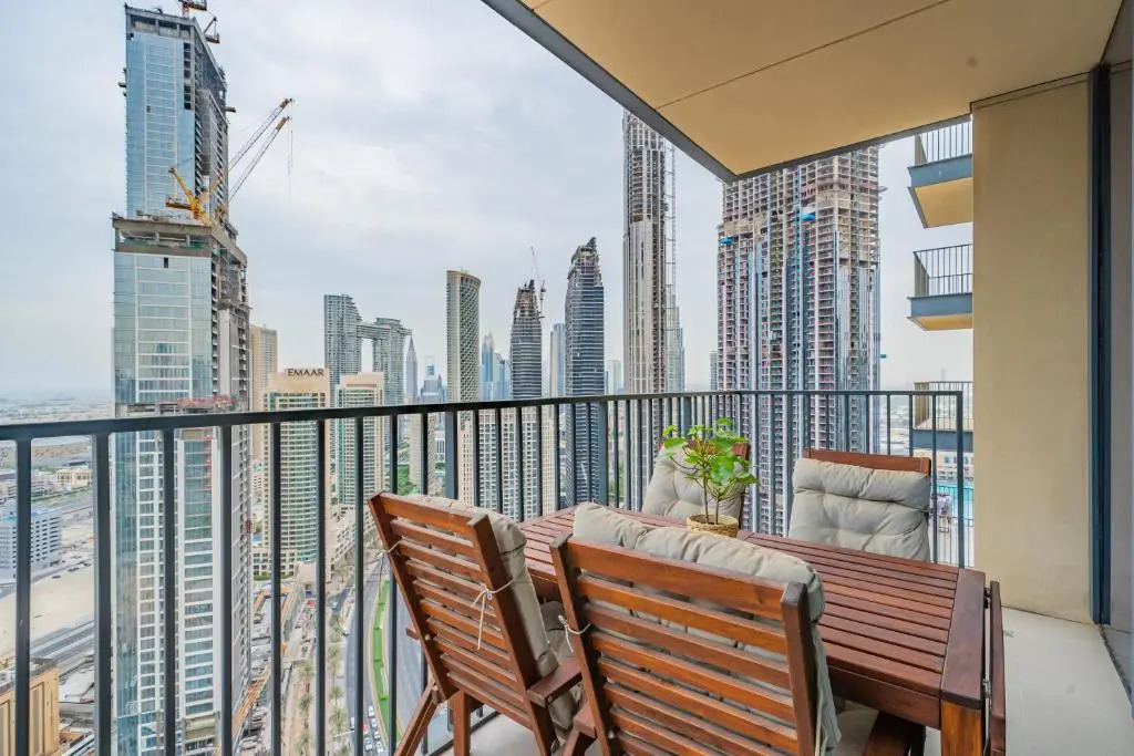 Monty - Breathtaking City Views From DT Apt with Terrace