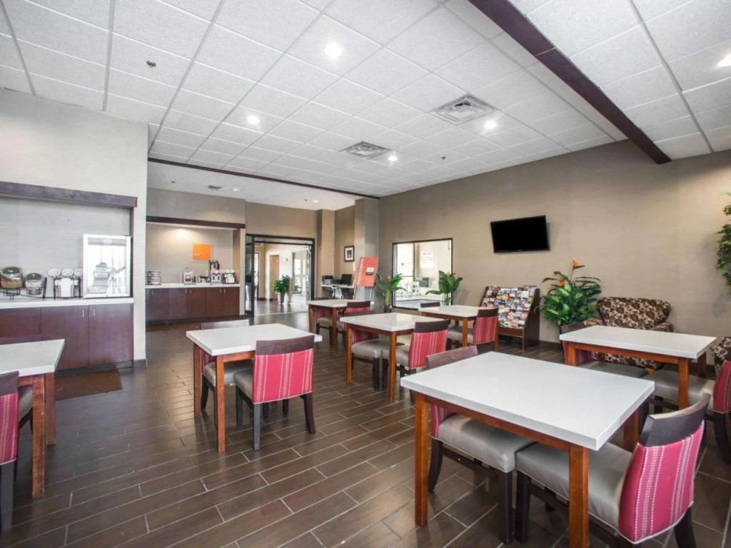 Comfort Inn & Suites Hazelwood - St Louis