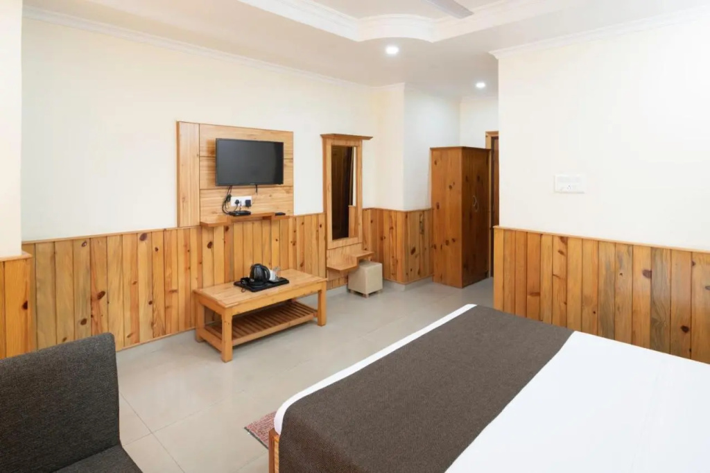 The Posh Hotel near Mall Road with Hassle Free Covered Parking