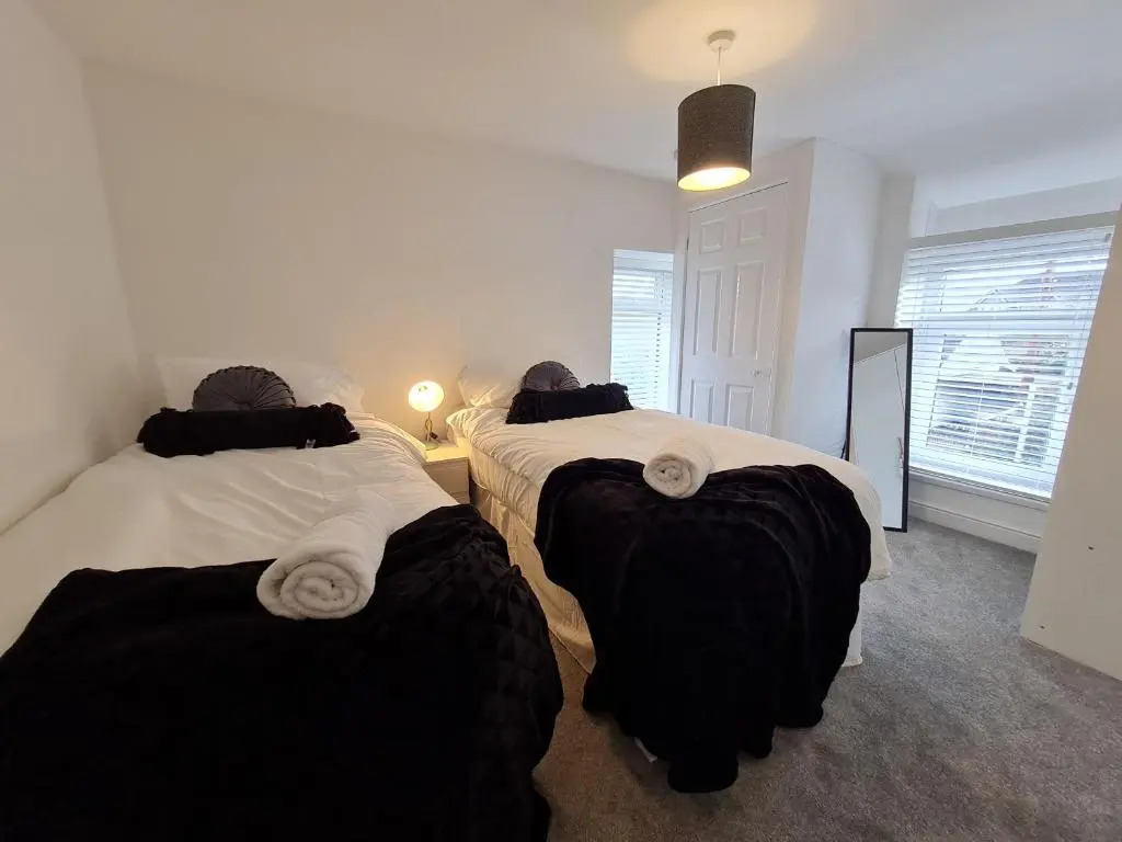 Perfect Location 3 Bed Serviced apartment with Bike Storage for BPW. Close to Brecon Beacons