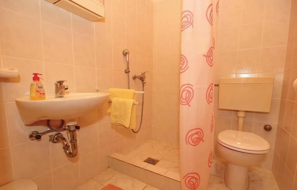 Stunning Home in Prizba With Wifi and 3 Bedrooms