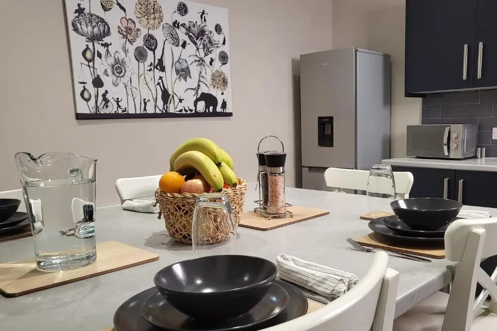 Kepler Residence Modern 4 Bedroom Property 1 mile from Leeds Centre