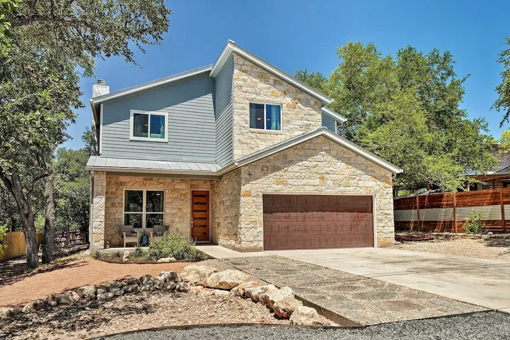 Walk to Lake Austin: Spacious Getaway w/ Patio