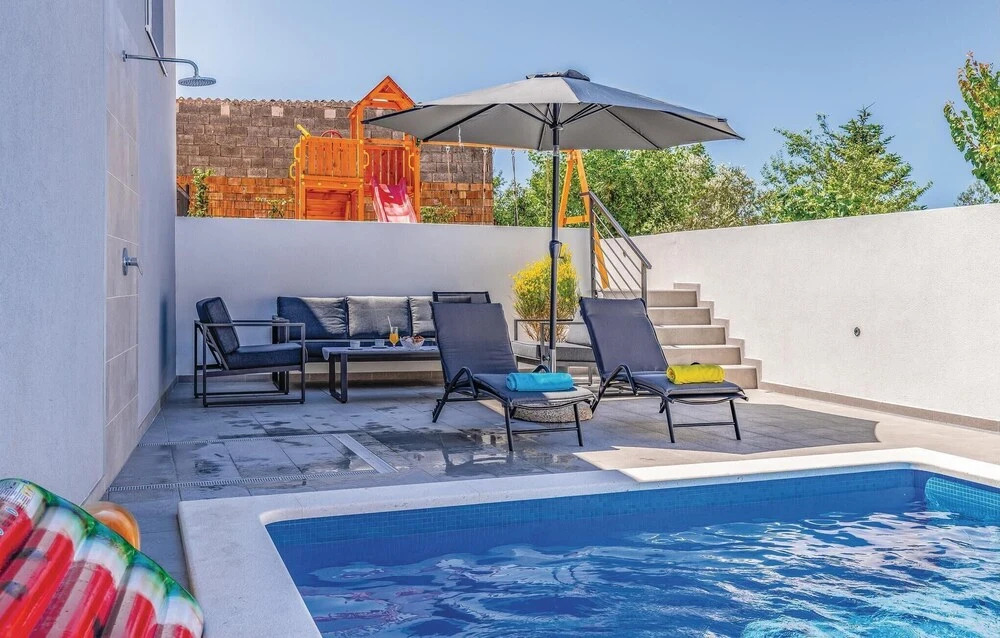 Beautiful Home in Pula With Wifi and 2 Bedrooms
