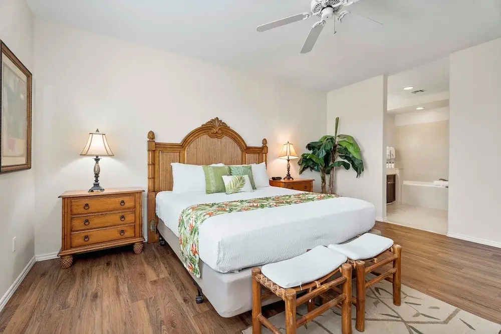 Concierge Included - Walk to Restaurants & Shopping - AC - Infinity Pool! -vrkcv