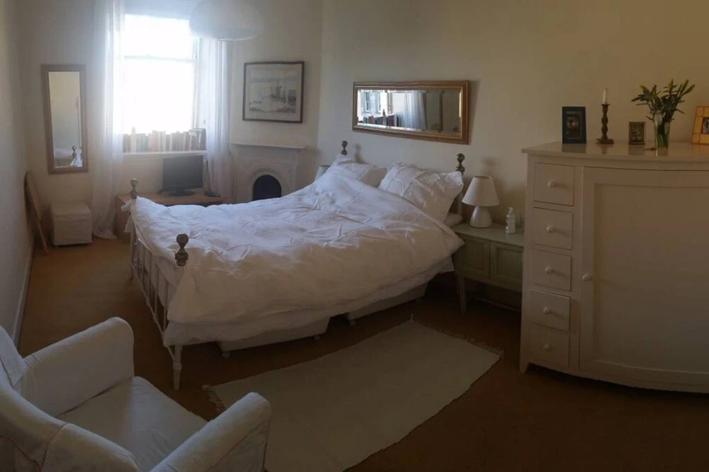 4 Bedroom Flat In Edinburgh City Centre