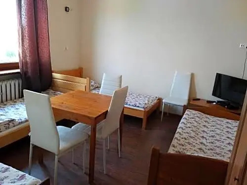 Hostel Rumiankowy Airport Hostel