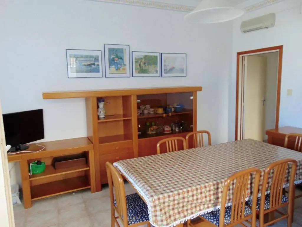 M263 - Marcelli, trilocale con portico fronte mare