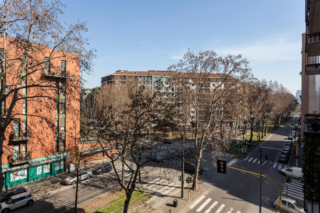 Wide & Modern apt close to China Town & Sempione area
