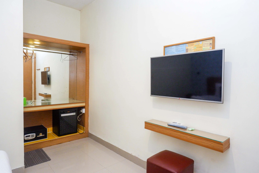 Urbanview Hotel Ruby Makassar