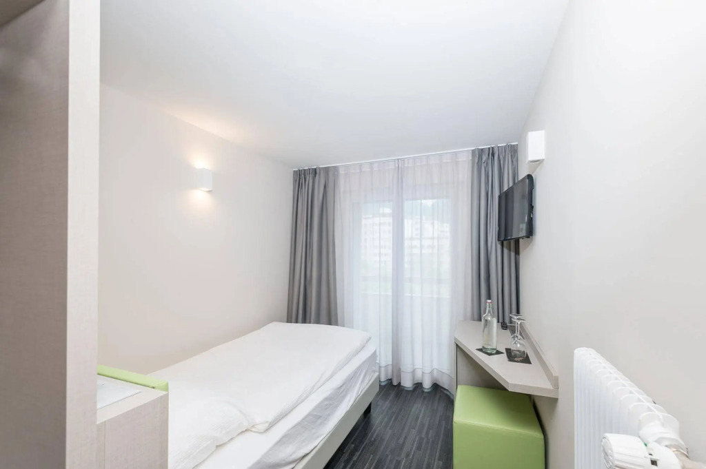 Adhhoc Hotel