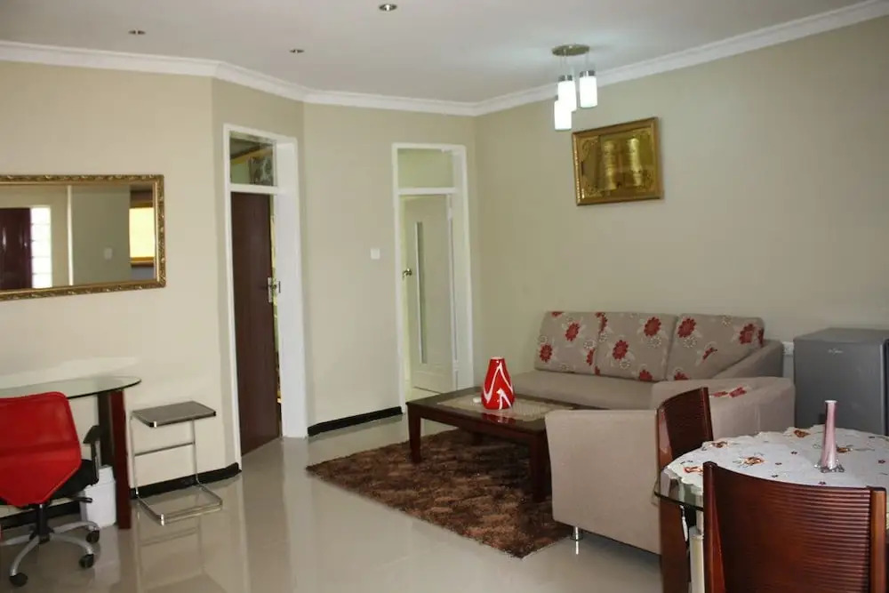 Nomads Court Lodge
