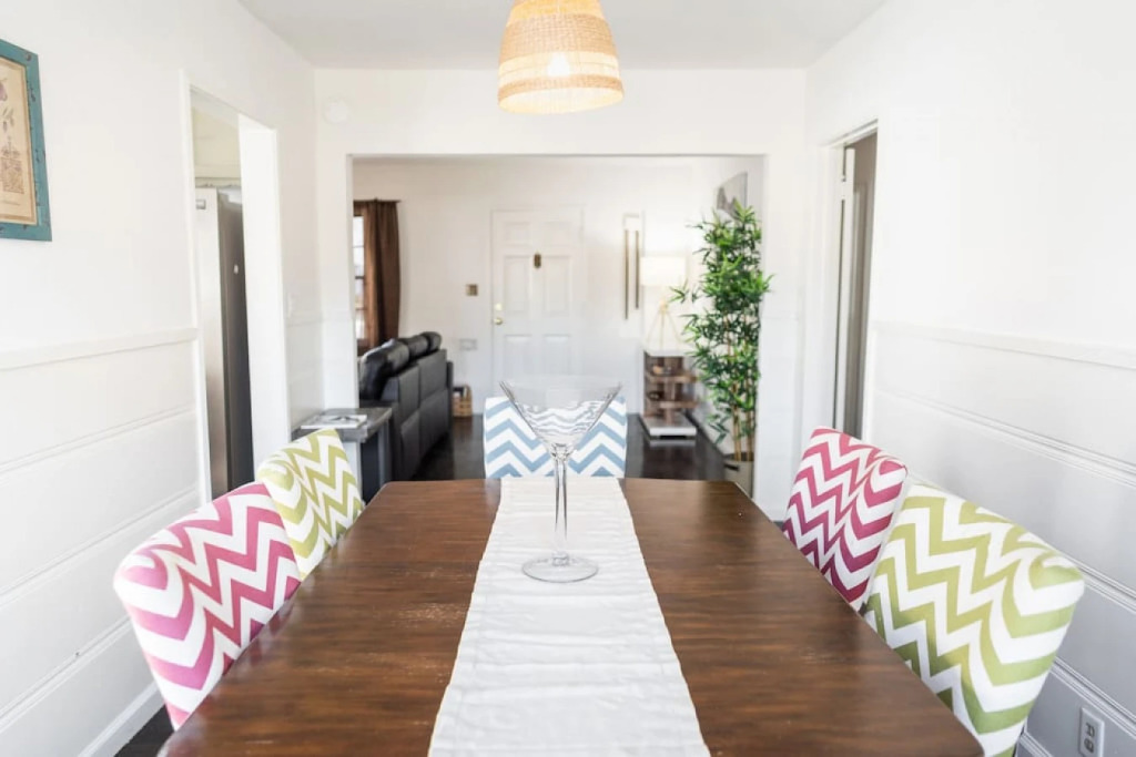 Updated Well-Appointed 3-Bedroom Home In Beautiful Burbank Neighborhood  (P49)