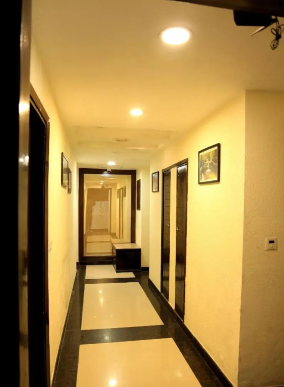 Hotel Himshri Mall Road By Ovata