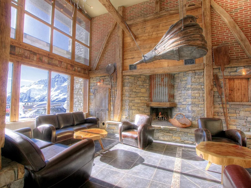 Spacious Apartment in French-italian ski Resort San Bernardo