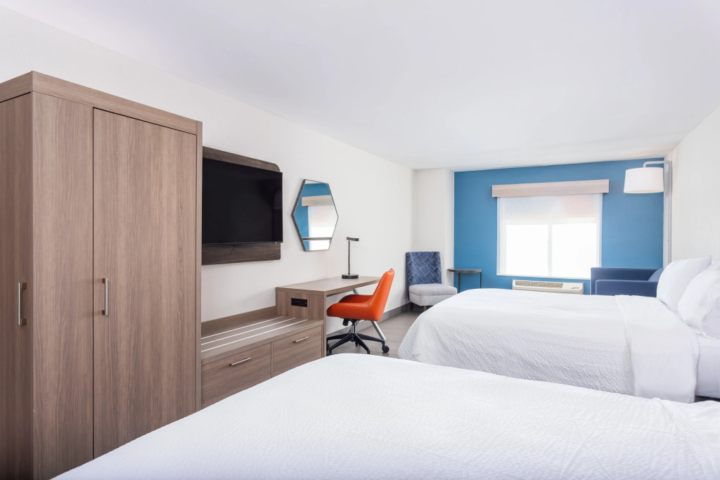 Holiday Inn Express & Suites Lancaster by IHG