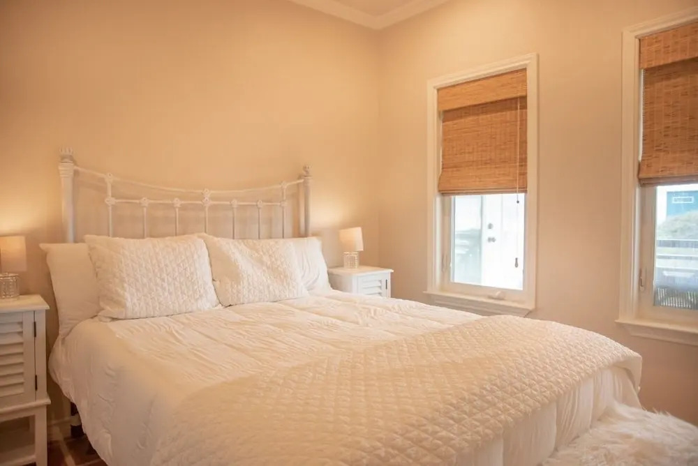 Salt and Horns - 4 Br Home