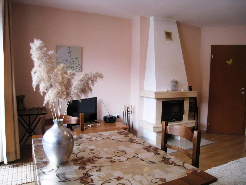 Solar nest with fireplace and panoramic view 700m from skilift and centrum