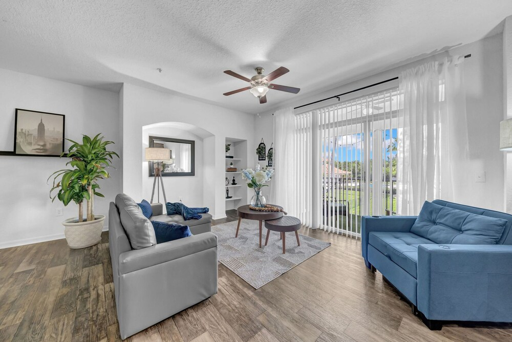 Vibrant 2BR 2BA w King Bed Pool Gym 11