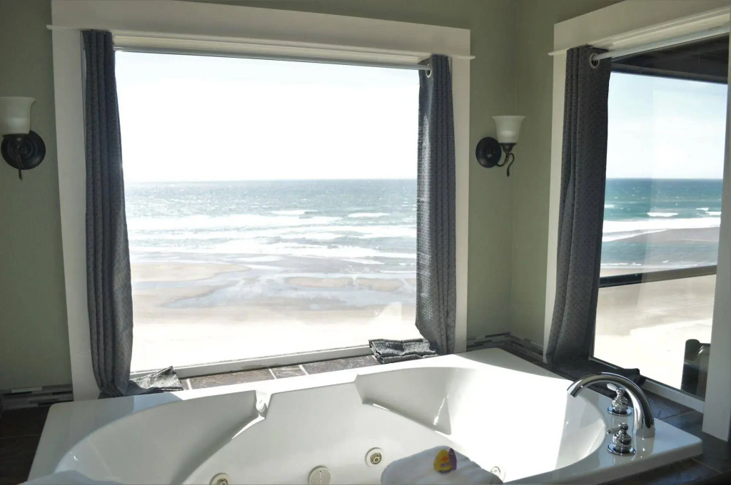 Starfish Manor Oceanfront Hotel