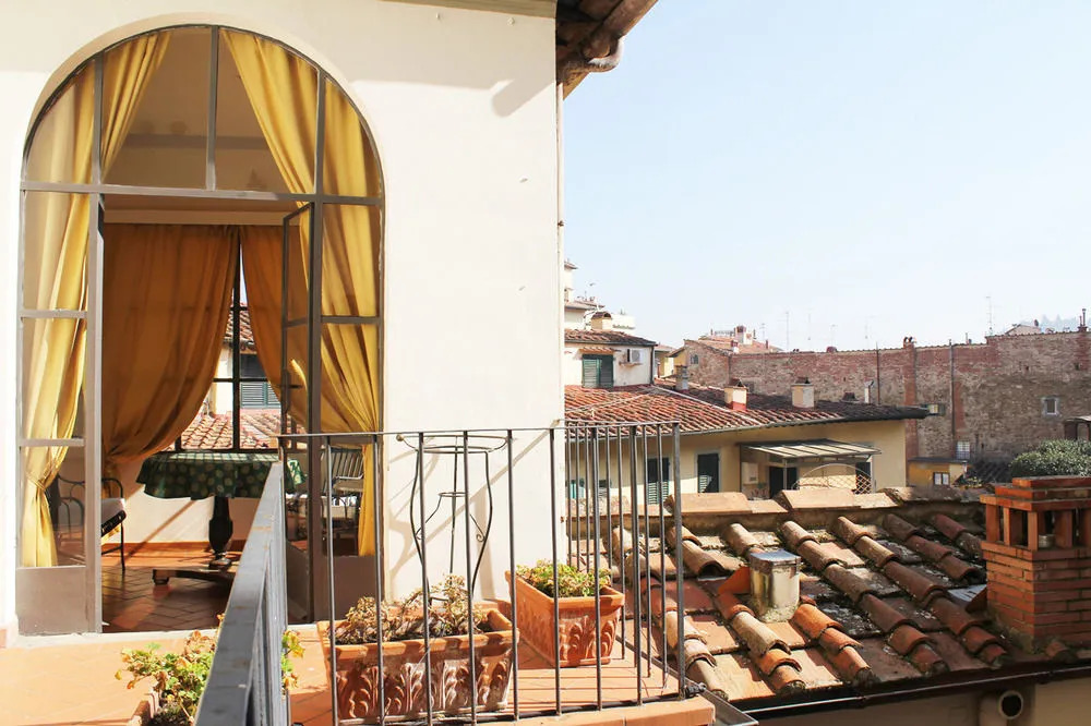 Costa San Giorgio Apartment by Mamo Florence