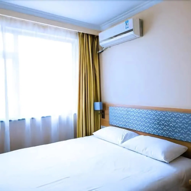 Zsmart Hotel (Shanghai Train Station Zhongshan North Road Subway Station)