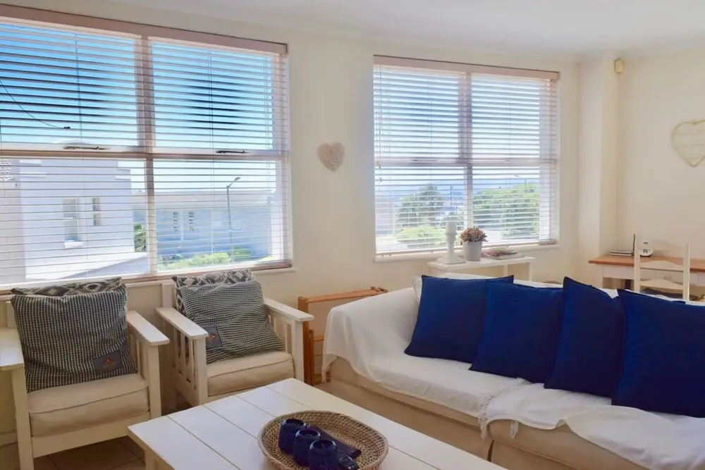 2 Bedroom Apartment Nestled Under Devil's Peak