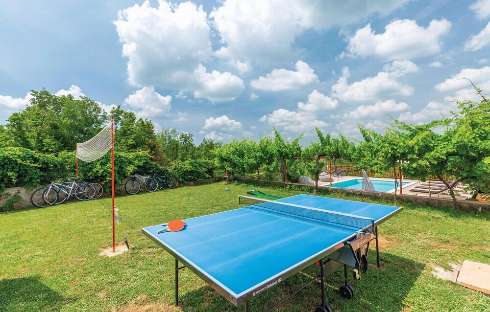 Amazing Home in Labin with WiFi, 7 Bedrooms & Hot Tub