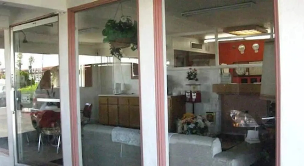 Desert Inn Motel