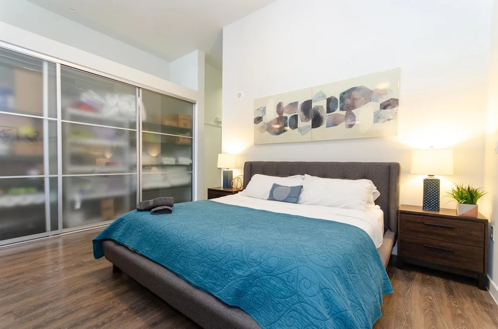 Downtown Convention Center Suite with Pool