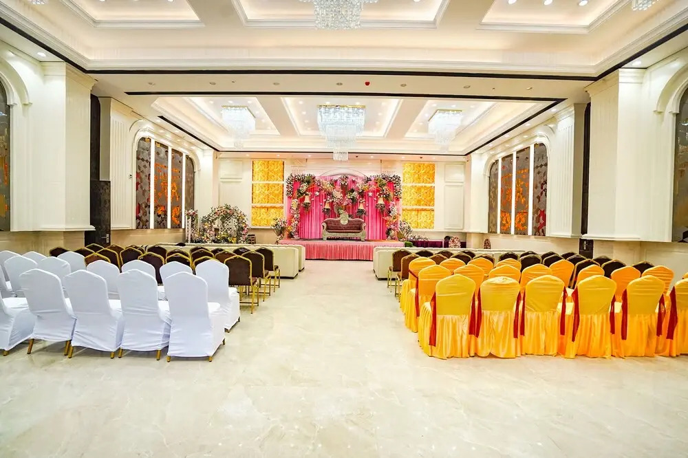 Fabhotel Mahalaxmii Grand