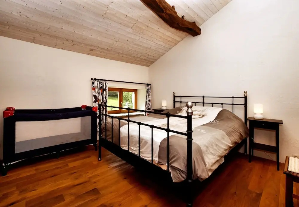 Forest-edge Stay, Burtonville