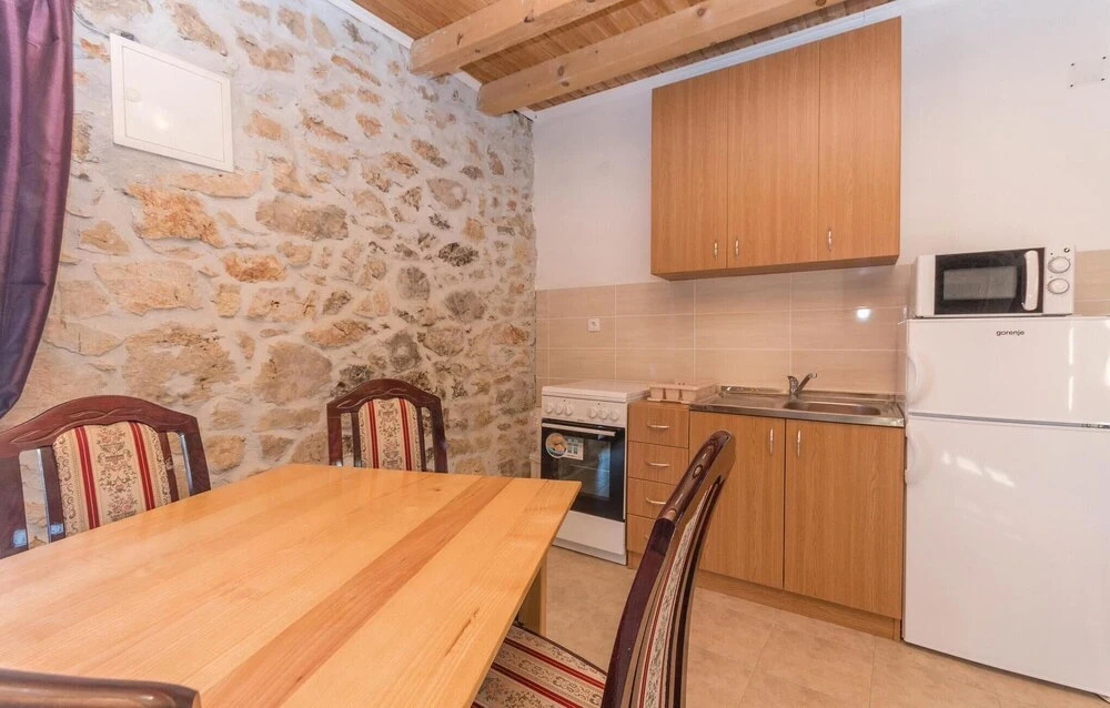 Stunning Home in Lisane Tinjske With 2 Bedrooms, Wifi and Outdoor Swimming Pool
