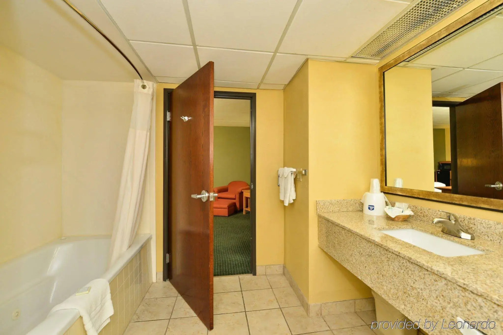 Holiday Inn Express & Suites Phoenix - Tempe by IHG
