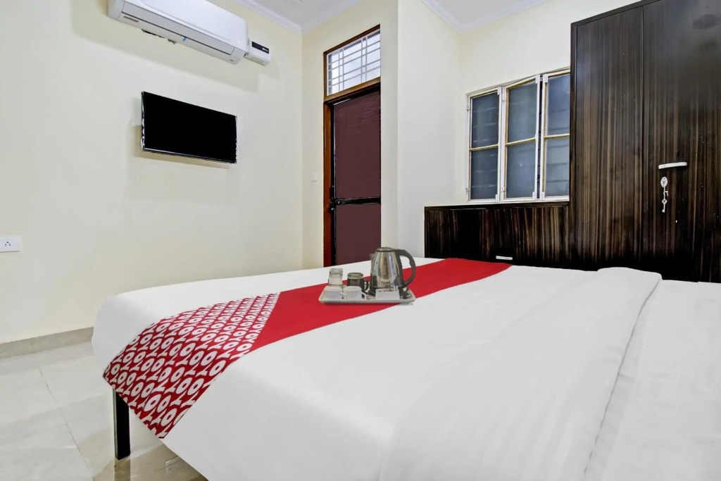 OYO Flagship 70066 Hotel Green Apple