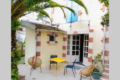 appt 2 chambres calme,clim, plage et gare proche pkg