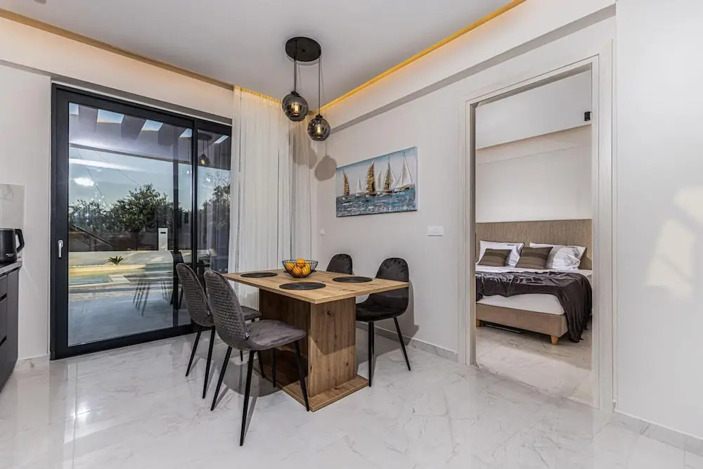 Villa Infinity Theo