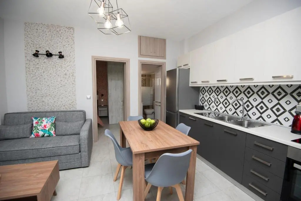 ENIO AXD guest house with private parking
