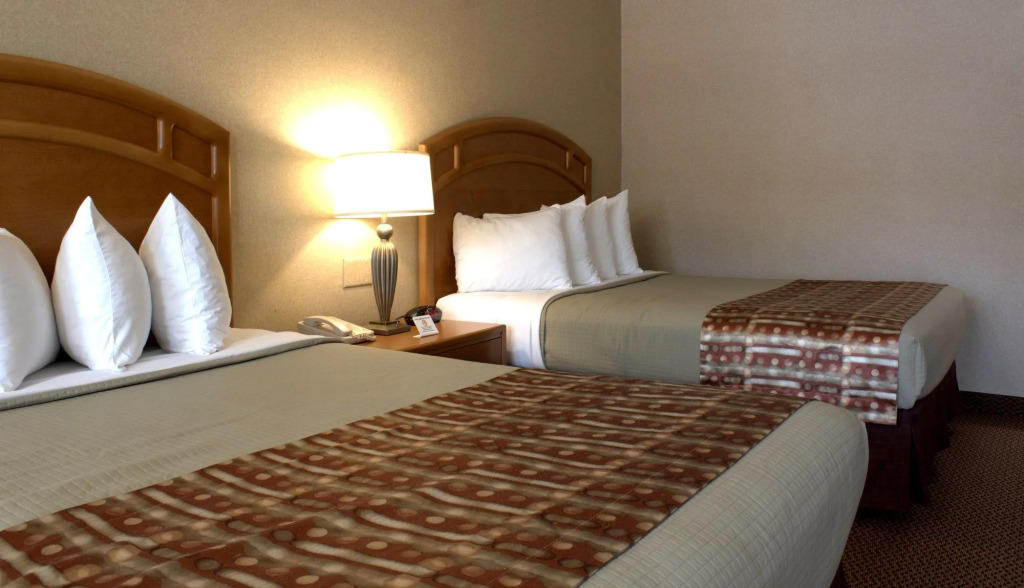 Adventureland Inn
