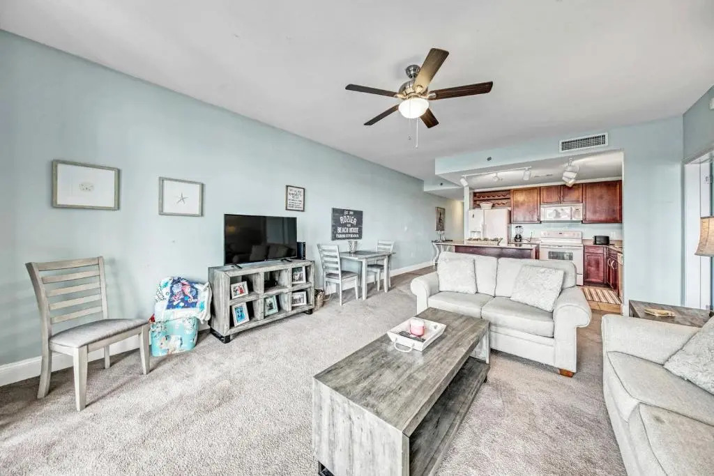 On the 3-d Floor, Laketown 324 - Large 2 BD , Great Views and Amenities