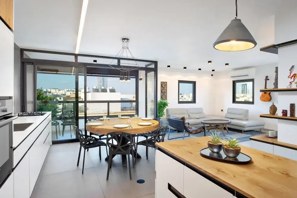 Industrial Chic 3BR in Smolenskin by HolyGuest