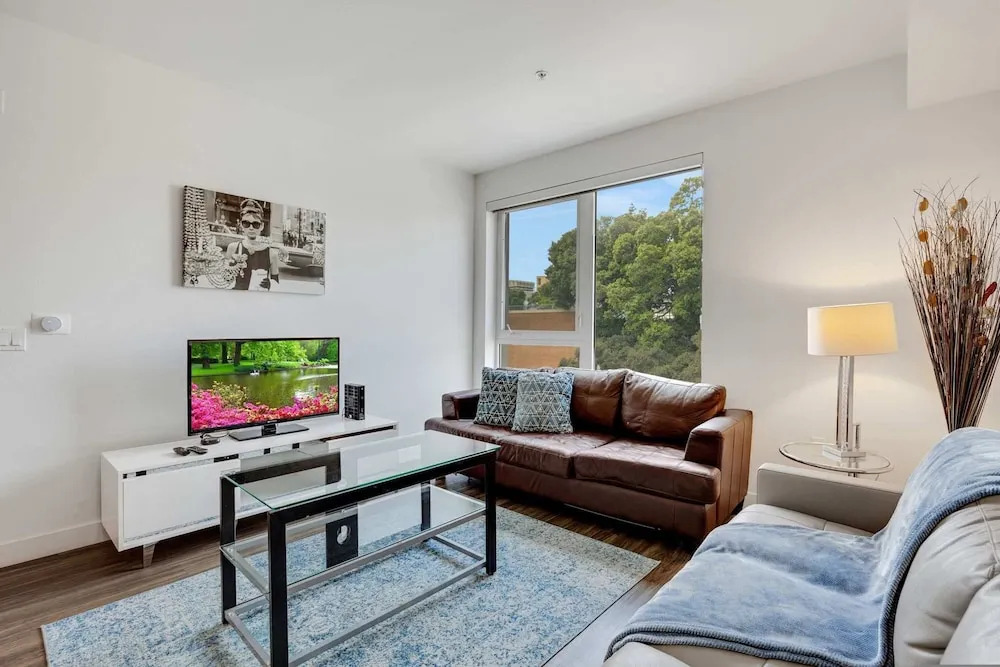 Stylish 1BR Family Apartment by Dtla