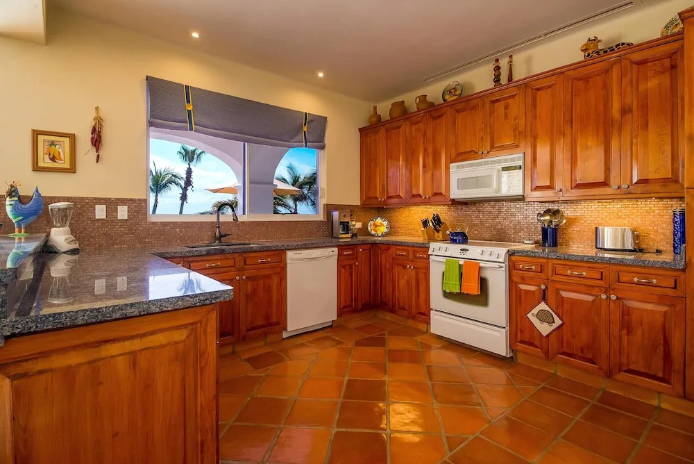 Golfers Paradise Across From Palmilla Beach at Villas del Mar 212