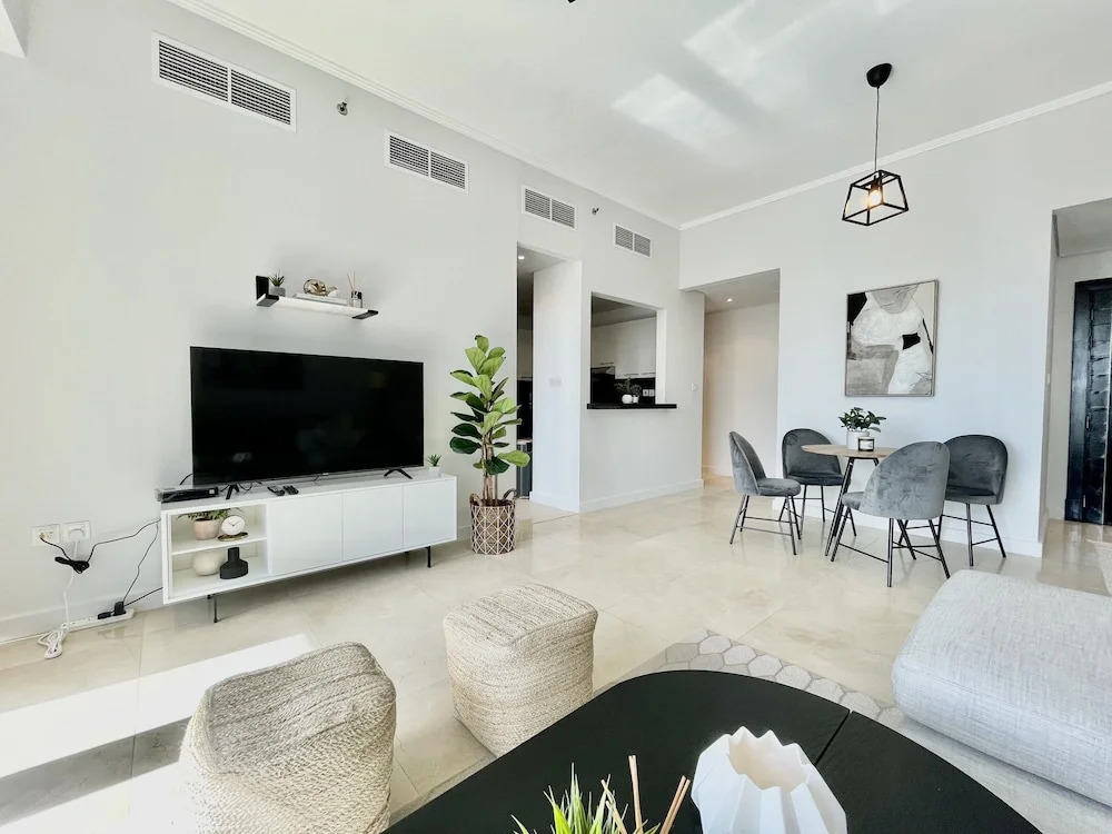 Stunning 3B Spacious Marina View With Balcony
