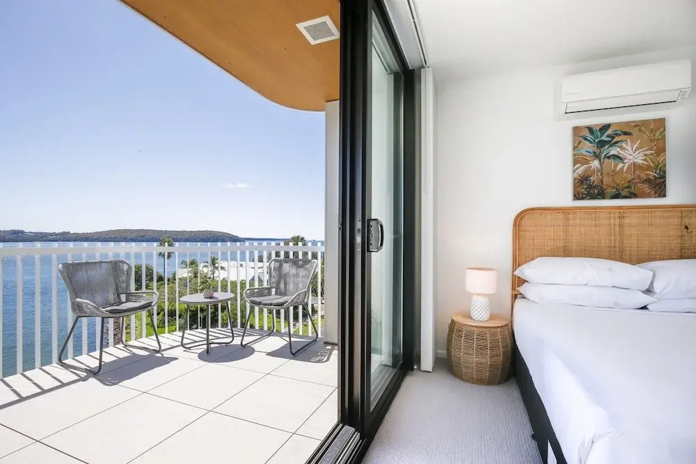 Lavish Coastal 2-bed With Stunning Ocean Views