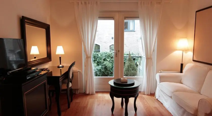 The Pearl Of The Jordaan...