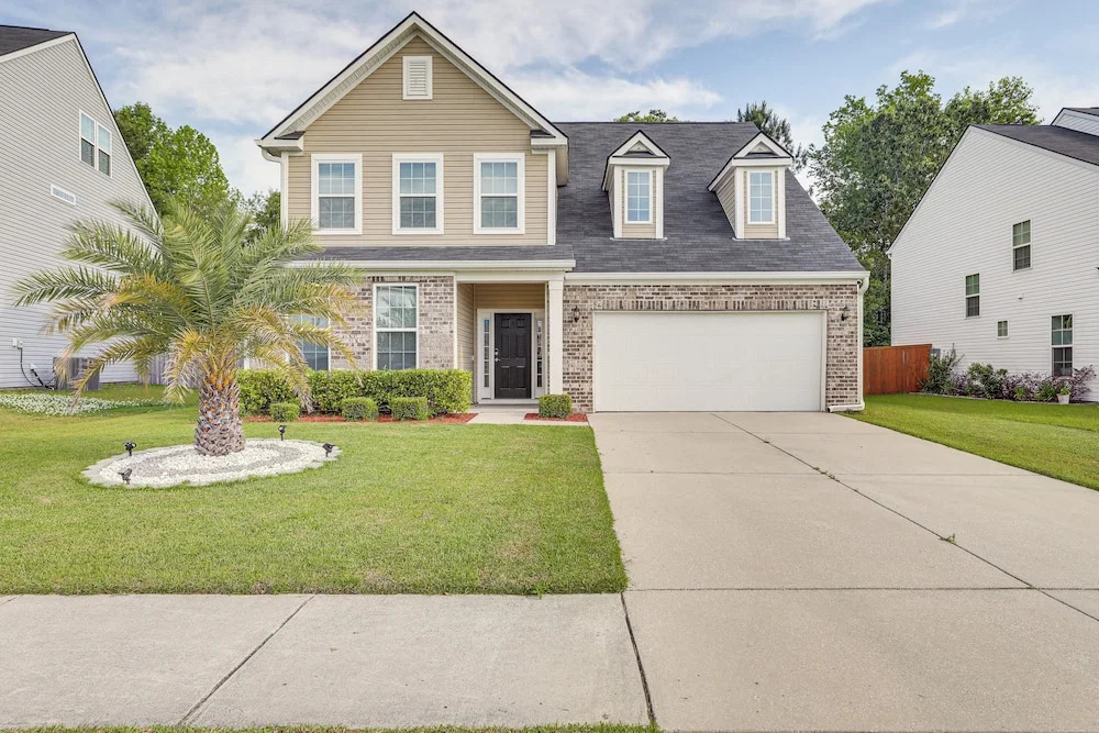 Pet-friendly Ladson Home: 23 Mi to Charleston!