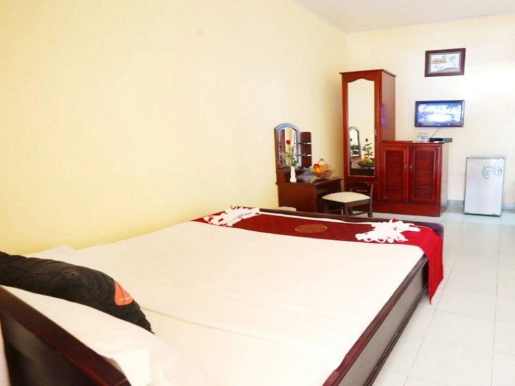 Hon Rom Central Beach Resort
